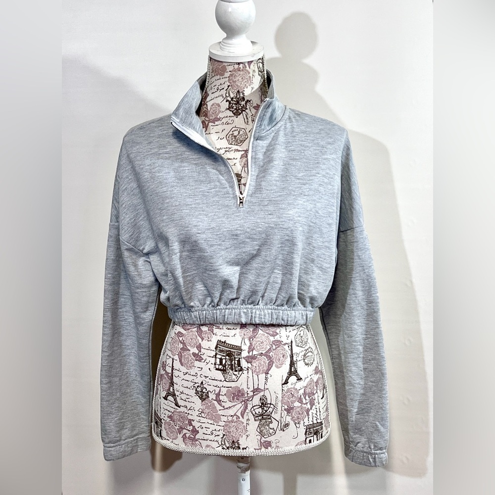 REFUGE ATHLETICS Gray 1/2 zip pullover long sleeve crop top size XS